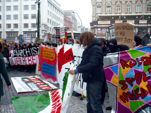 Anarchisté blokují Národní třídu v Praze