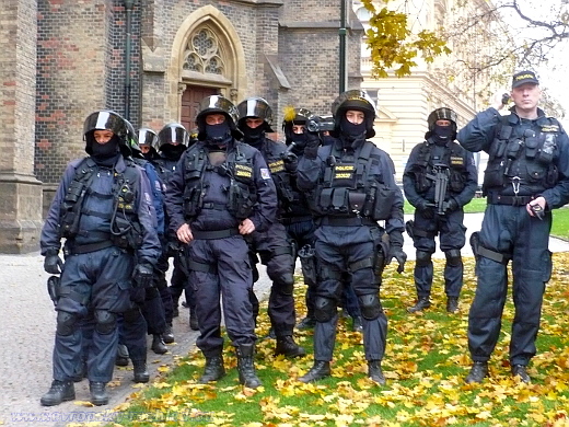 Policie chránila lidskoprávní aktivisty před napadením ze strany xenofobů.