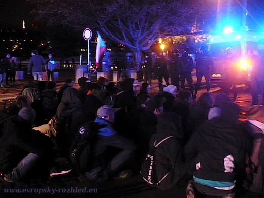 Blokáda anarchistů na náměstí Jana Palacha