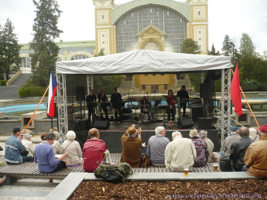 Na sjezdu KSČM zahrála kapela TOX Poděbrady