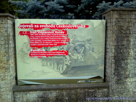 Pouliční výstava k osvobození Prahy vojáky Rudé armády u Ruského střediska vědy a kultury.