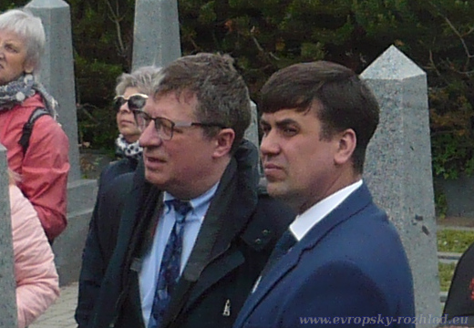 Evgeny Nikolaevich GOLIKOV (vpravo) na Olšanských hřbitovech v rámci přijezdu Nočních vlků v roce 2019.